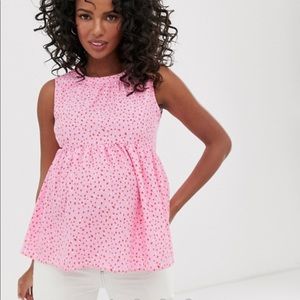 Cute sleeveless maternity top